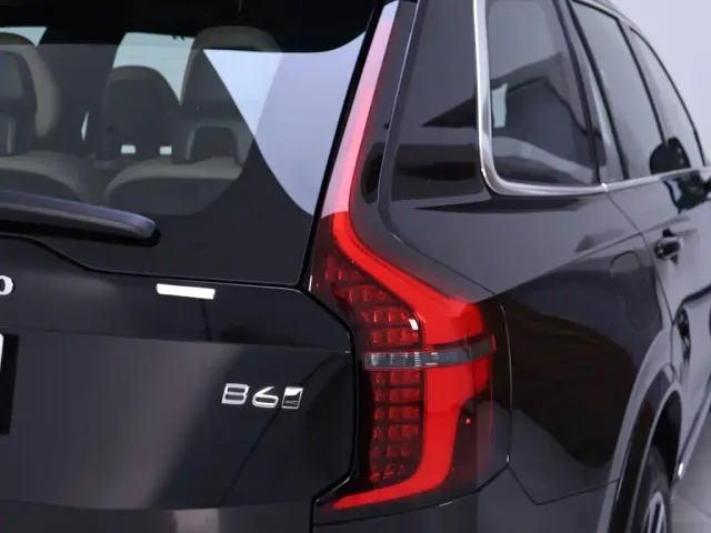 Volvo XC90 — Фото автомобиля 9