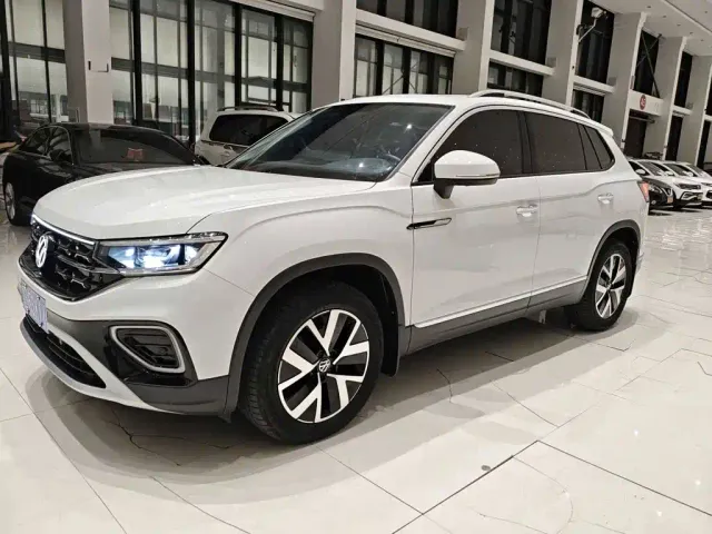 Фотография автомобиля — Volkswagen Tayron