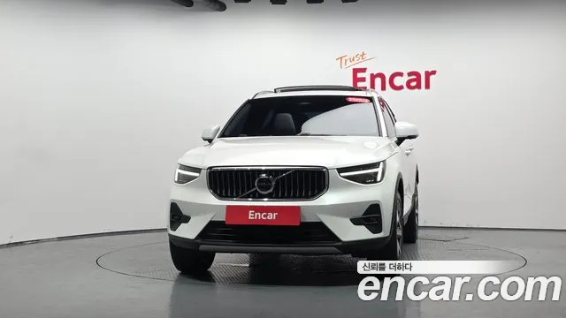 Вольво XC40 B4 Ultimate Bright — Фото автомобиля 2