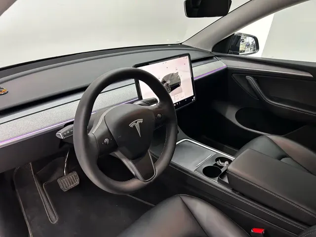 Tesla Model Y — Фото автомобиля 8