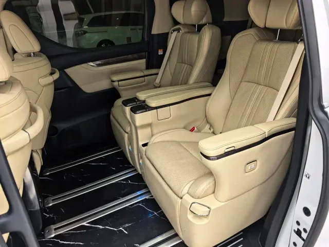 Toyota Vellfire — Фото автомобиля 9