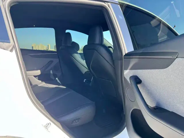 Tesla Model Y — Фото автомобиля 10