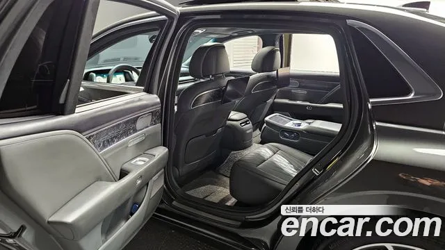 Genesis G90 Бензин 3.5 турбо AWD — Фото автомобиля 11