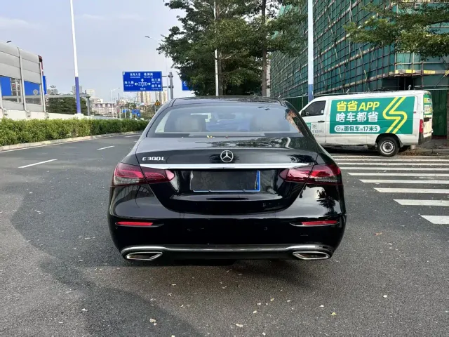 Mercedes-Benz E-Class — Фото автомобиля 4