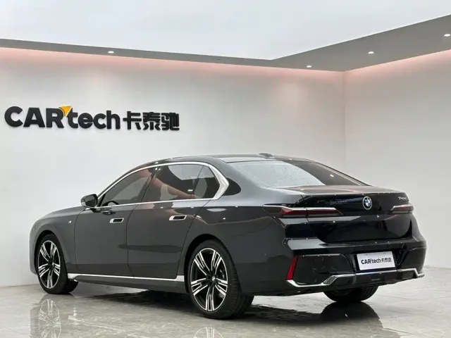BMW 7 Series — Фото автомобиля 3