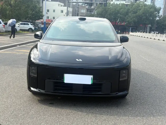 Li Auto i6 — Фото автомобиля 2