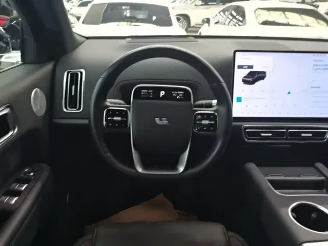 Li Auto L9 — Фото автомобиля 10