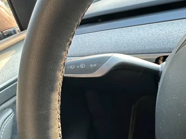 Tesla Model Y — Фото автомобиля 21