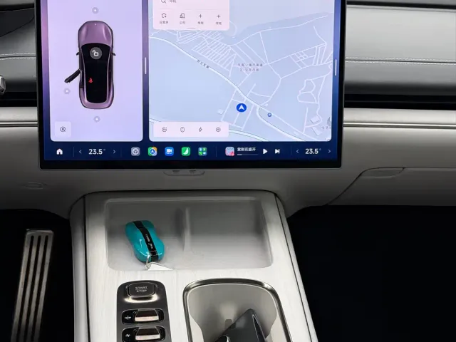 Xiaomi SU7 — Фото автомобиля 10