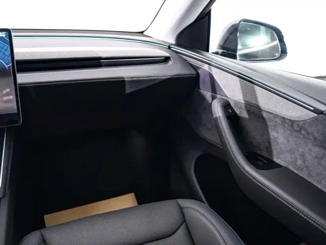 Tesla Model Y — Фото автомобиля 24