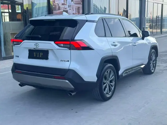 Toyota RAV4 — Фото автомобиля 6