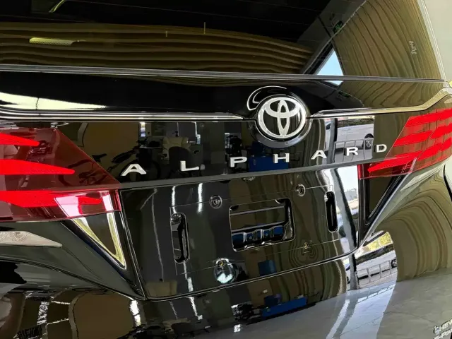 Toyota Alphard — Фото автомобиля 13