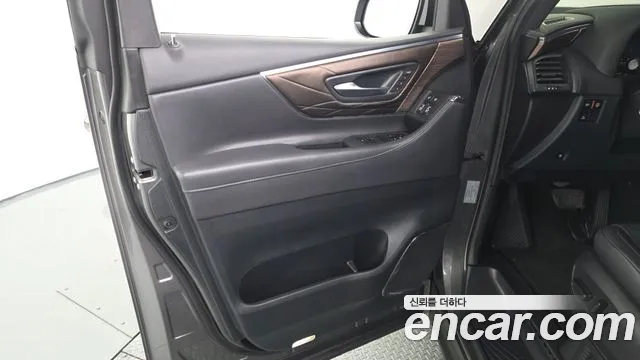 Toyota Alphard — Фото автомобиля 20