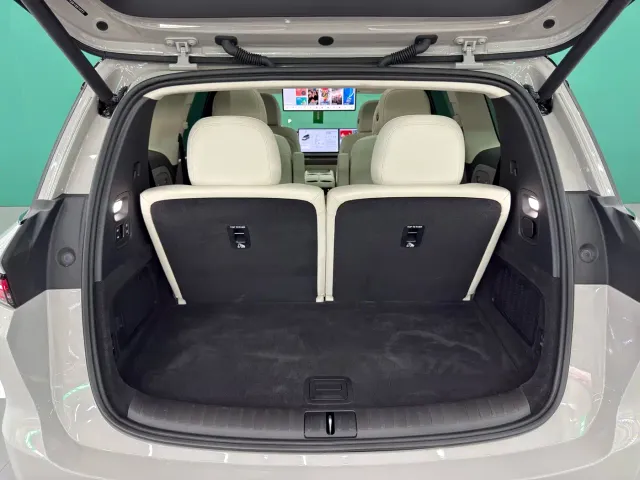 Li Auto i8 — Фото автомобиля 8