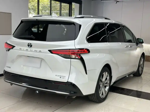 Toyota Sienna — Фото автомобиля 20