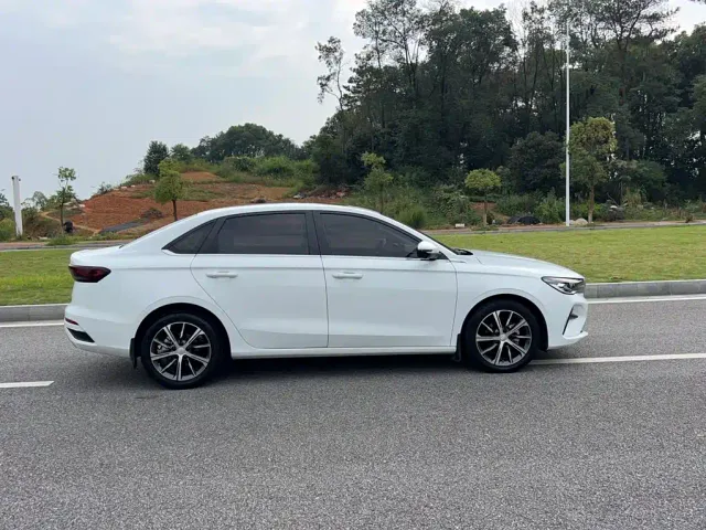 Geely Emgrand — Фото автомобиля 22