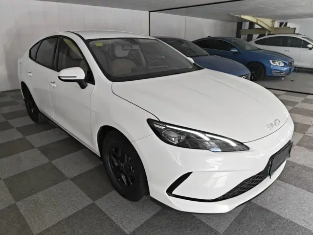 BYD Seal 05 DM-i — Фото автомобиля 3