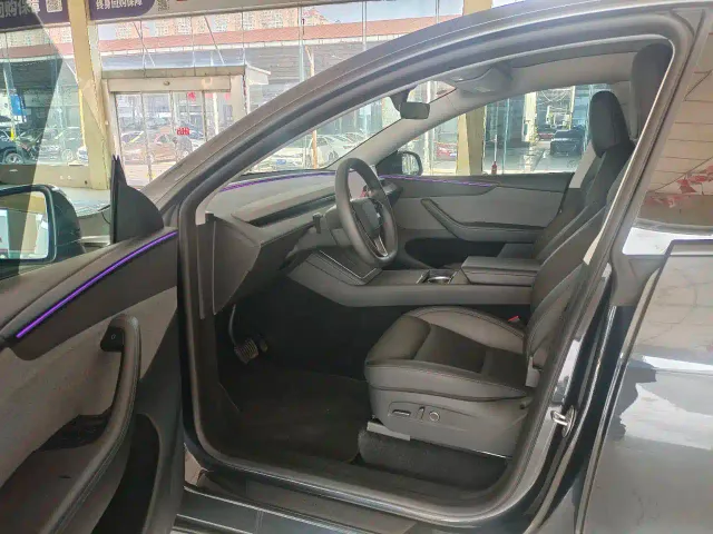 Tesla Model Y — Фото автомобиля 15