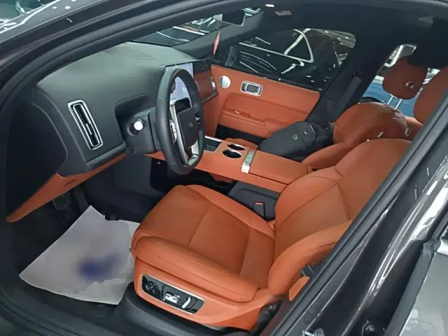 Li Auto L9 — Фото автомобиля 14