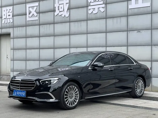 Mercedes-Benz E-Class — Фото автомобиля 3