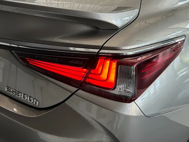 Lexus ES — Фото автомобиля 20