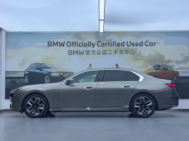 BMW i7 — Фото автомобиля 6