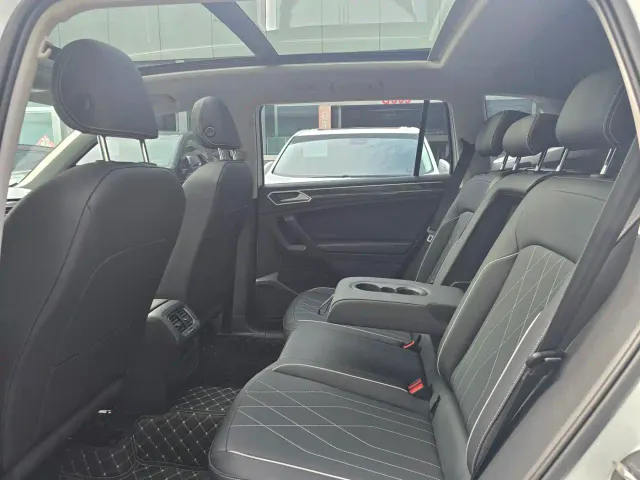 Volkswagen Tiguan L — Фото автомобиля 10