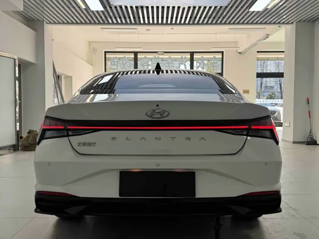 Hyundai Elantra — Фото автомобиля 5
