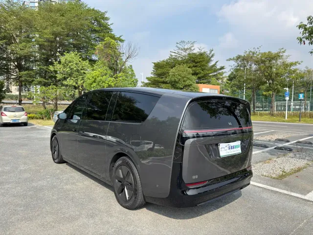 Li Auto MEGA — Фото автомобиля 8