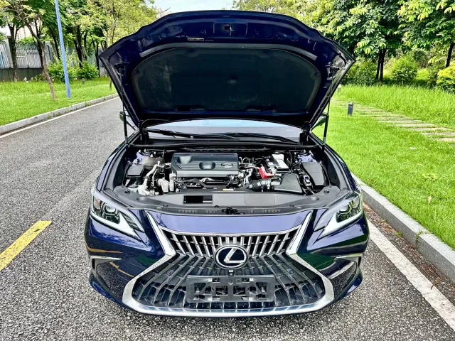 Lexus ES — Фото автомобиля 9