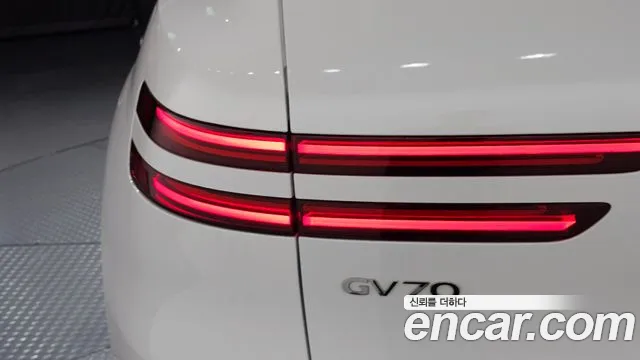 Genesis GV70 2.5T Бензин 2WD — Фото автомобиля 21