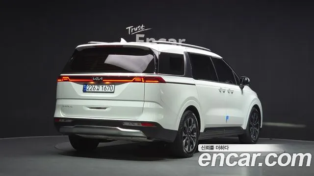 Kia Carnival — Фото автомобиля 2