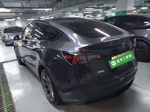 Tesla Model Y — Фото автомобиля 4
