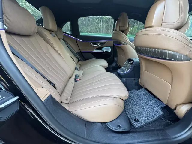 Mercedes-Benz E-Class — Фото автомобиля 3