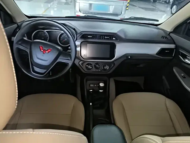 Wuling Hongguang — Фото автомобиля 9