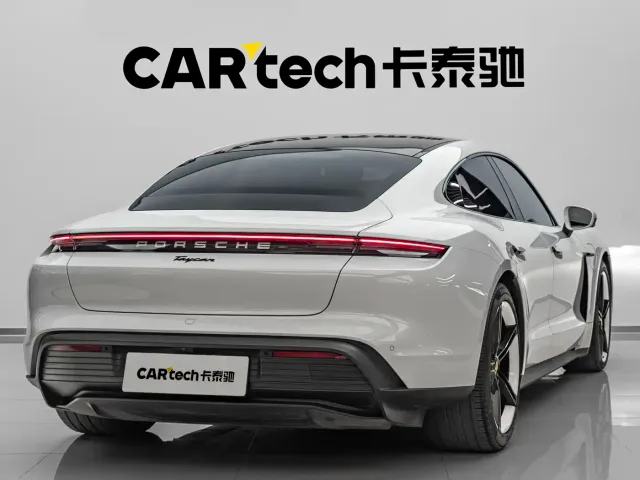 Porsche Taycan — Фото автомобиля 6