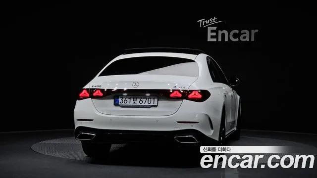Mercedes-Benz E-Class — Фото автомобиля 4