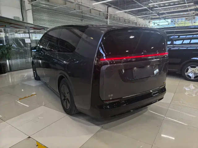 Li Auto MEGA — Фото автомобиля 15