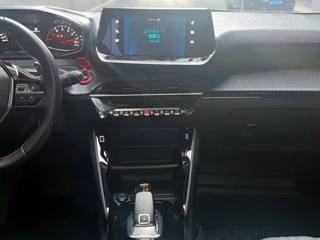 Peugeot 2008 — Фото автомобиля 12