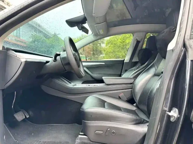 Tesla Model Y — Фото автомобиля 5