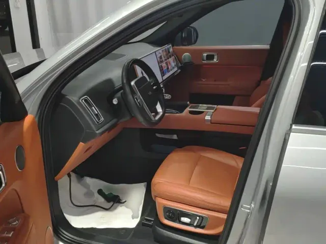 Li Auto L9 — Фото автомобиля 14