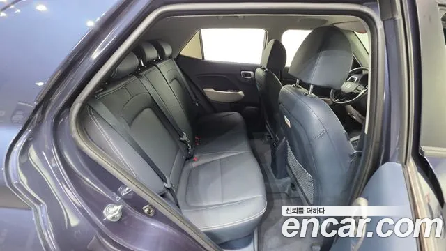 Hyundai Venue — Фото автомобиля 24