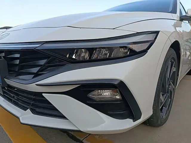 Hyundai Elantra — Фото автомобиля 23