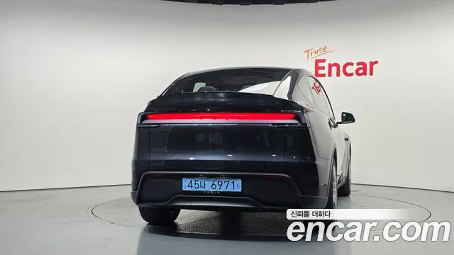 Tesla Model Y — Фото автомобиля 4
