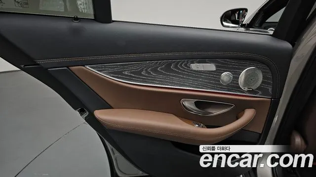 Mercedes-Benz E-Class E-класс W213 E350 4MATIC Exclusive — Фото автомобиля 22