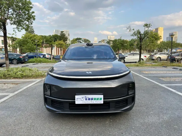 Li Auto L8 — Фото автомобиля 2