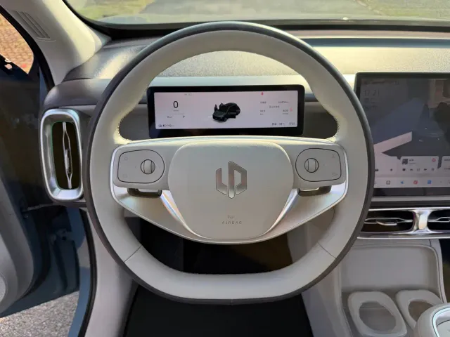 Leapmotor B10 — Фото автомобиля 18