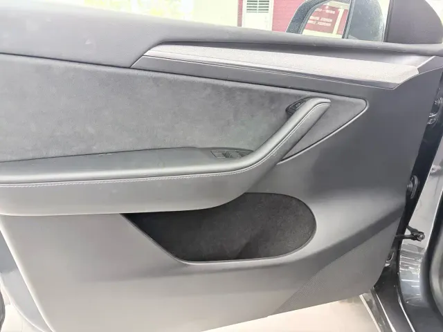 Tesla Model Y — Фото автомобиля 14