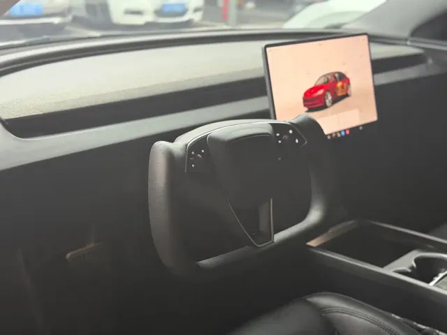 Tesla Model 3 — Фото автомобиля 2
