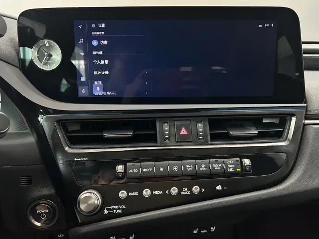 Lexus ES — Фото автомобиля 15